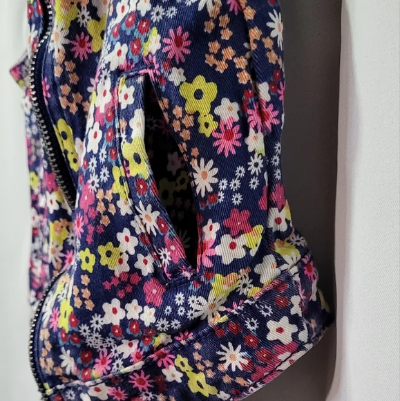 One Step Up Girls Blue Ditsy Collared Floral Denim Zip Up Vest Size 5/6- EUC 🐈 - Picture 6 of 9